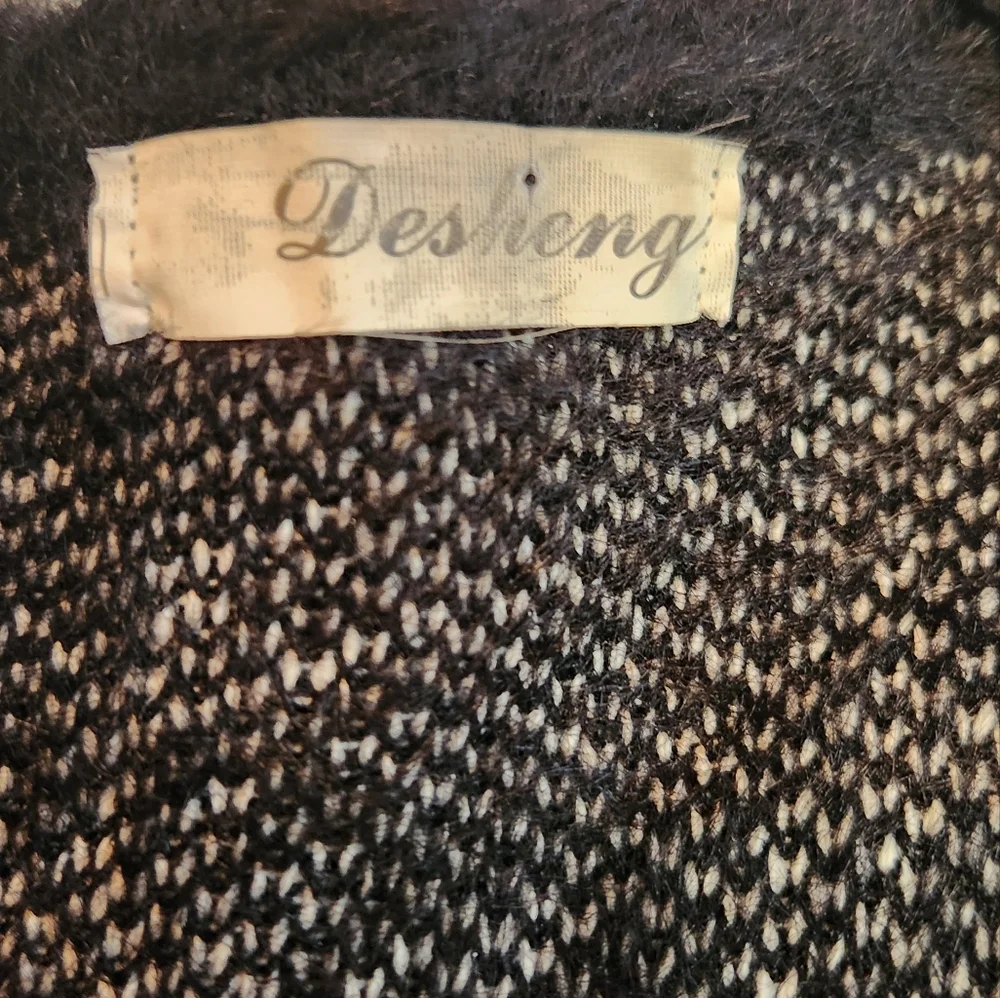 Desheng Black‎ Patterned Multicolored Poncho/Wrap Cardigan, Size M to L